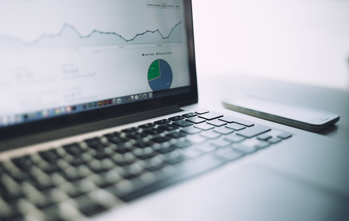 Modern webes dashboard és üzleti teljesítmény vizuális előnézete